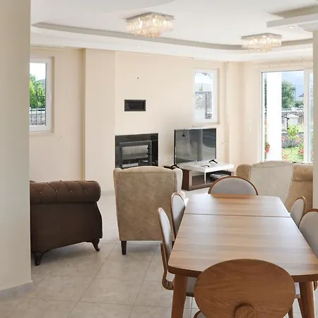 Sleeps 8 Pool Air Con Wifi Willa