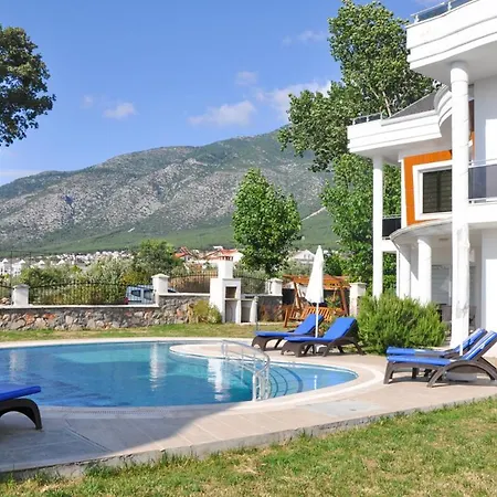 Sleeps 8 Pool Air Con Wifi אולודניץ