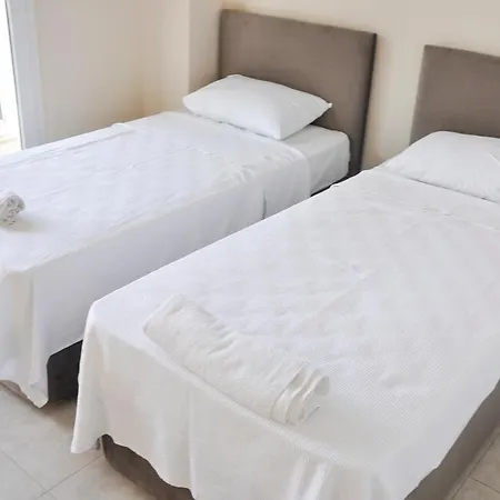 Sleeps 8 Pool Air Con Wifi וילה *